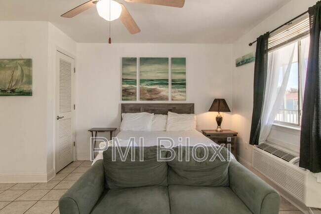 Building Photo - 1664 Beach Blvd
