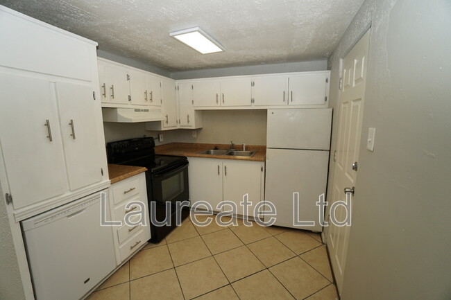 Building Photo - 673 Miller Ct