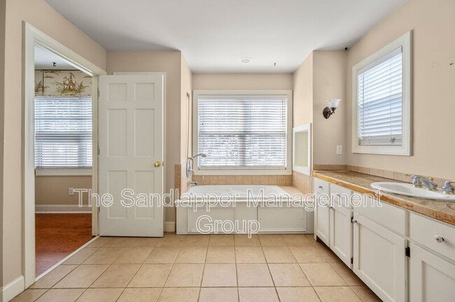 Building Photo - 1019 W Oceanview Rd