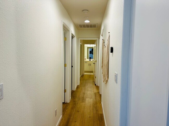 Building Photo - WINTER VACATION RENTAL Fully Furnished 3BD/2BA Bullhead City, AZ in Sunridge Estates