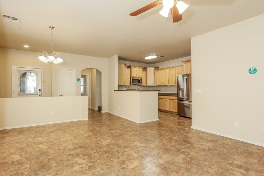 Building Photo - 4361 E Selena Dr