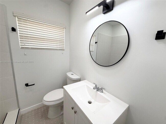 Building Photo - 2213 Madison St