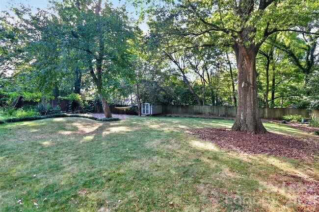 Building Photo - 2438 Knickerbocker Dr