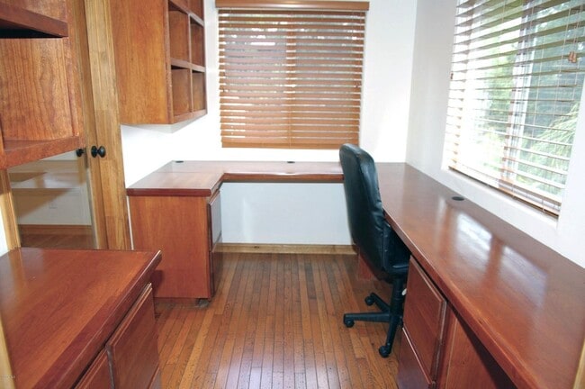 Building Photo - 268 Lake Sherwood Dr