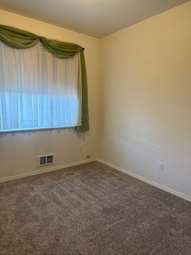 Building Photo - 929 Seagate St
