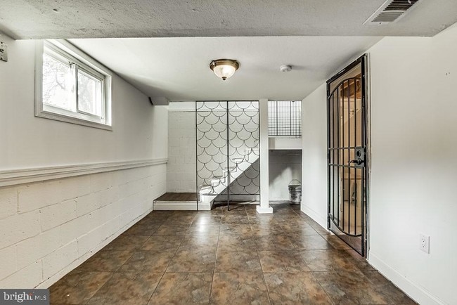 Building Photo - 6306 Yellowstone Dr