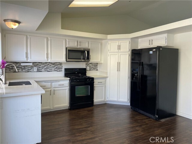 Building Photo - 18250 Shamrock St