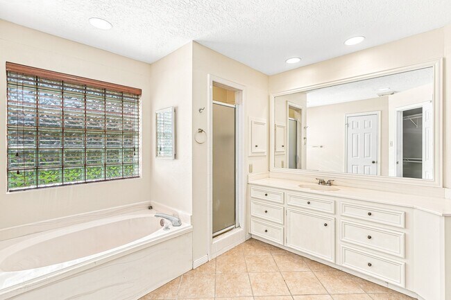Building Photo - 4422 Egret Dr