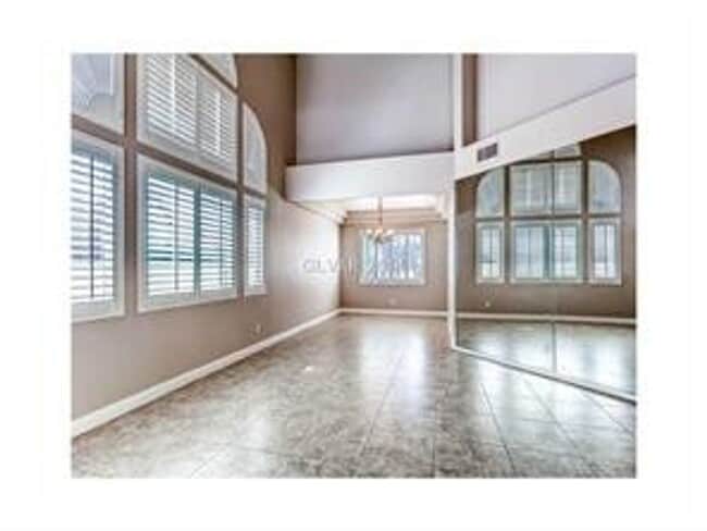 Building Photo - Beautiful Home in a Gated Community