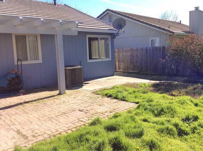 Building Photo - 3 bedroom 2 bath house in Yuba City