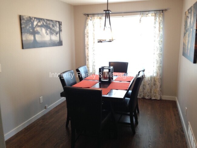 Building Photo - 305 Dunhill St