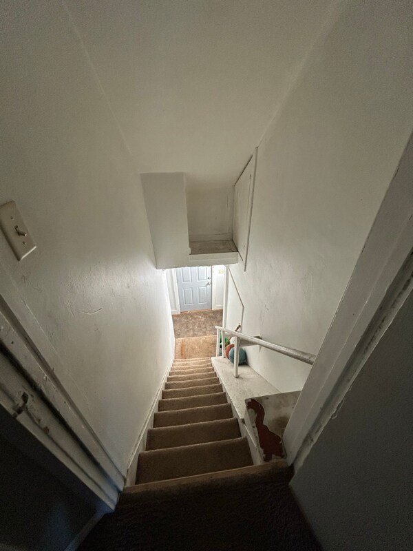 Building Photo - 1897 1/2 E Newberry St