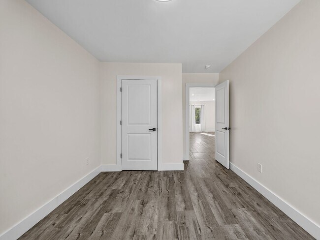 Building Photo - Charming 3 Bedroom Home in Spartanburg – Modern Upgrades & Stylish Finishes