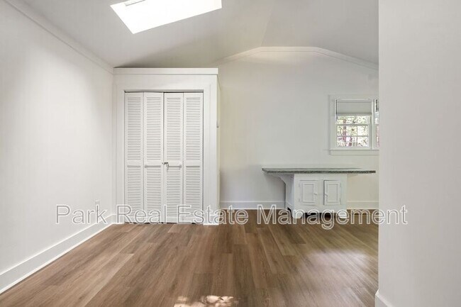 Building Photo - 1209 Roosevelt Dr