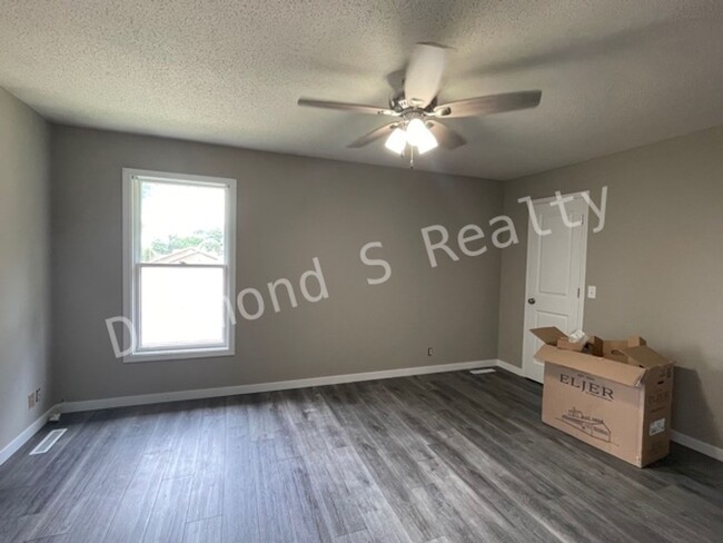 Building Photo - Updated 2 Bedroom Patio Home - Great Location