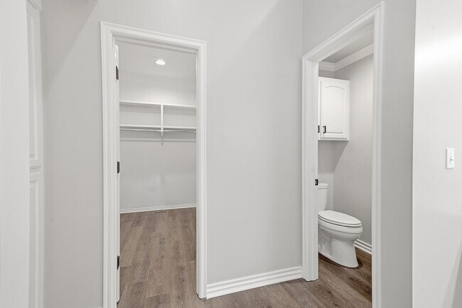 Building Photo - 408 W Fairway Ct