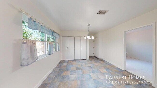 Building Photo - 14920 Hesby St