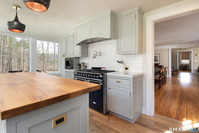 Building Photo - 40 Music Mountain Rd