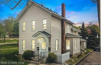 Building Photo - 434 Hickory St