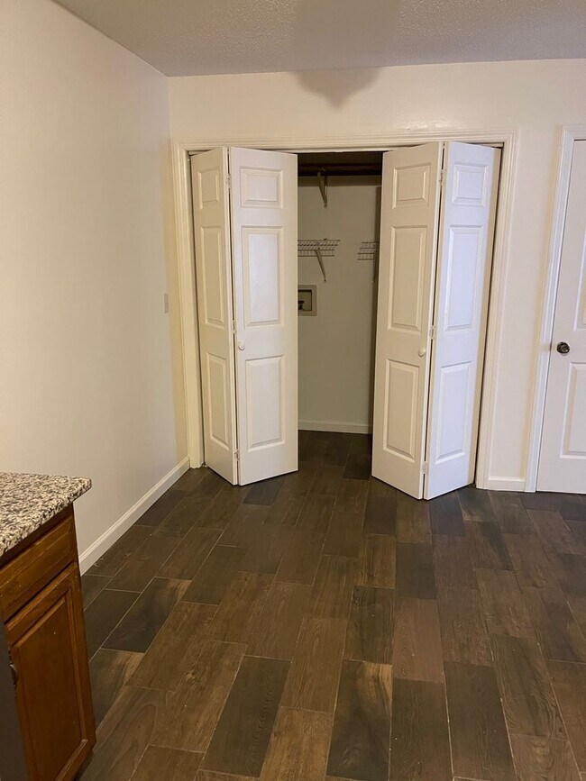 Building Photo - 3 Bedroom / 2 Bath Apt  Kingsport TN