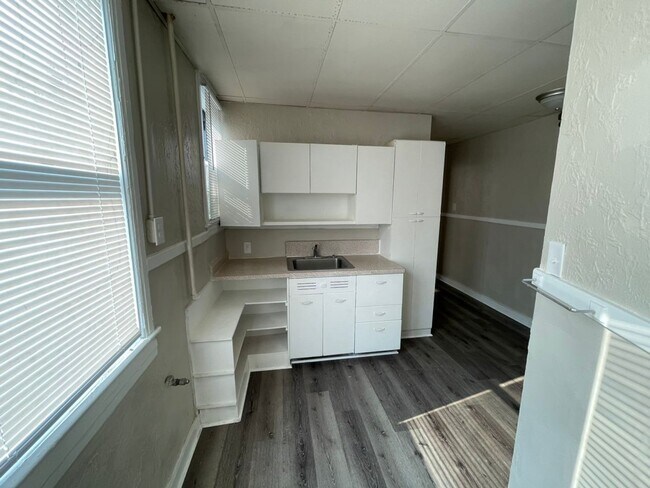 Building Photo - 1270 Overton Park Ave