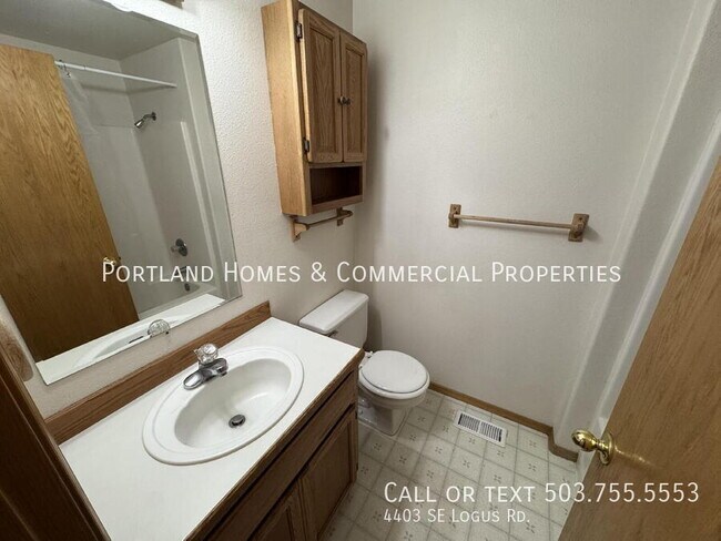 Building Photo - 4403 SE Logus Rd