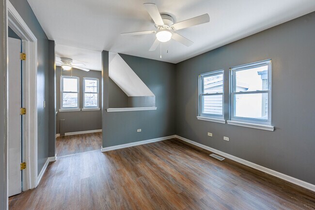 Building Photo - 2446 W 69th St