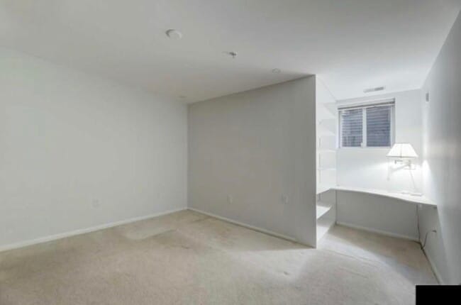 Building Photo - 320 Midland Ct
