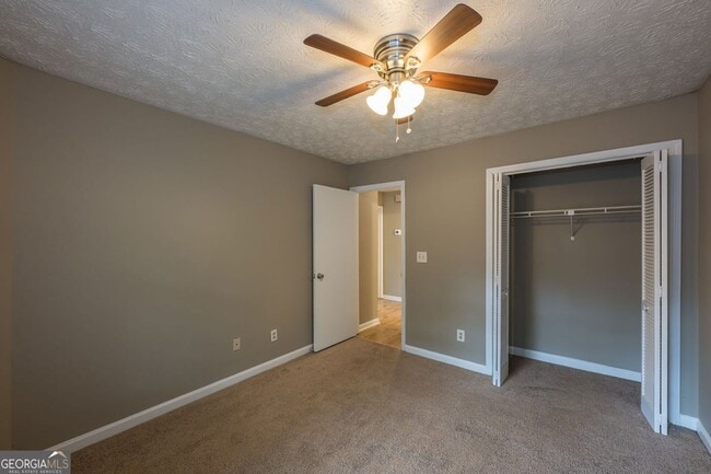 Building Photo - 4838 Westridge Dr