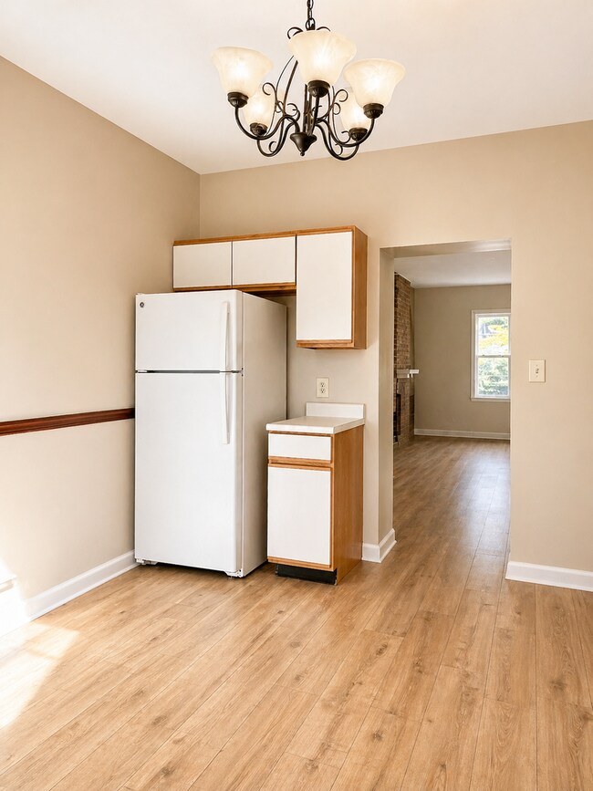 Building Photo - *** Amazing Apartment in Mt. Washington * Pet Friendly * Duplex style * Available Now * Spacious ...