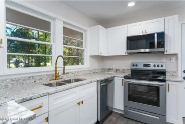 Building Photo - 4 br, 2 bath House - 408 Blank Street