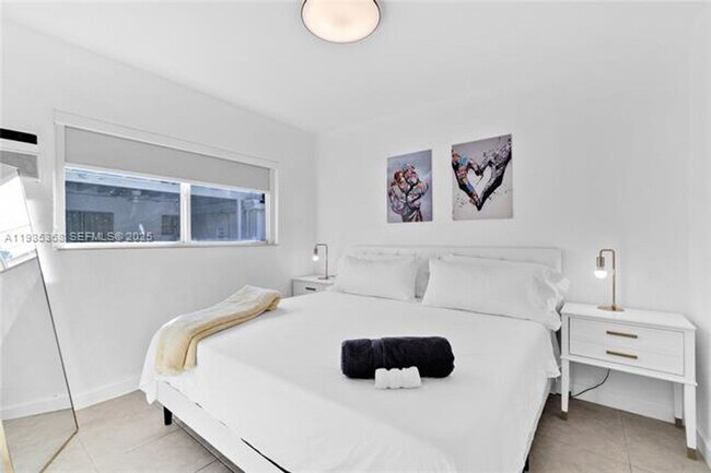 Building Photo - 1021 NW 23rd Ave