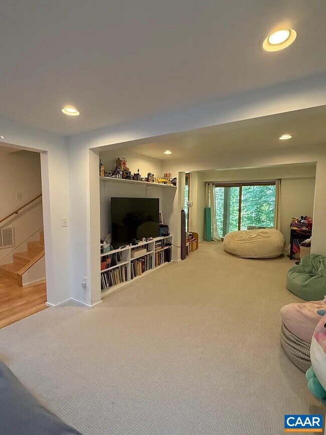 Building Photo - 137 Baylor Ln