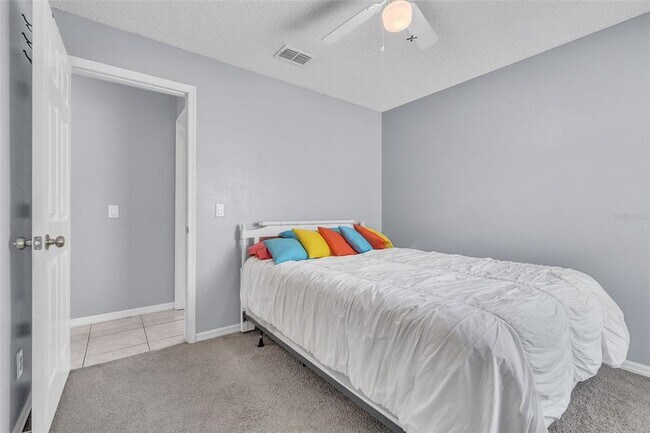 Building Photo - 4454 King Edward Dr