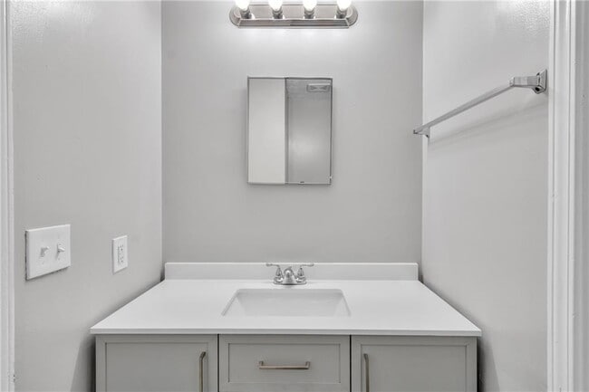 Building Photo - 8883 Homewood Dr