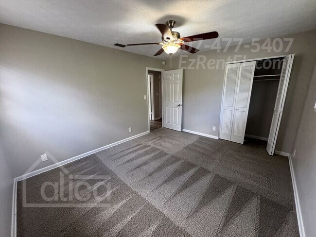 Building Photo - 2886 River Oak Dr