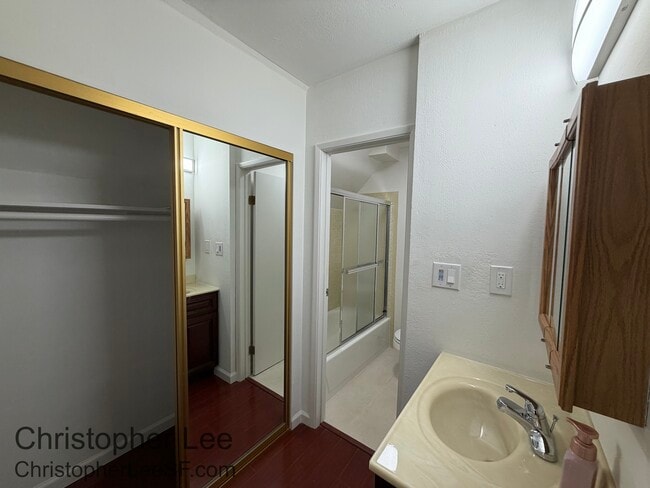 Building Photo - 512 Judah St