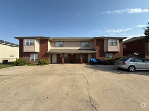 Building Photo - PRICE REDUCTION - AVAILABLE NOW!