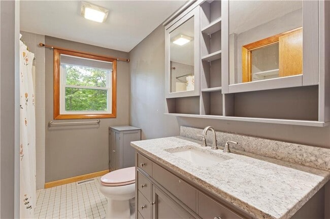 Building Photo - 32 Lawnacre Dr