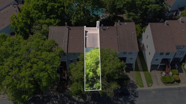 Building Photo - 233 Mill Point Dr