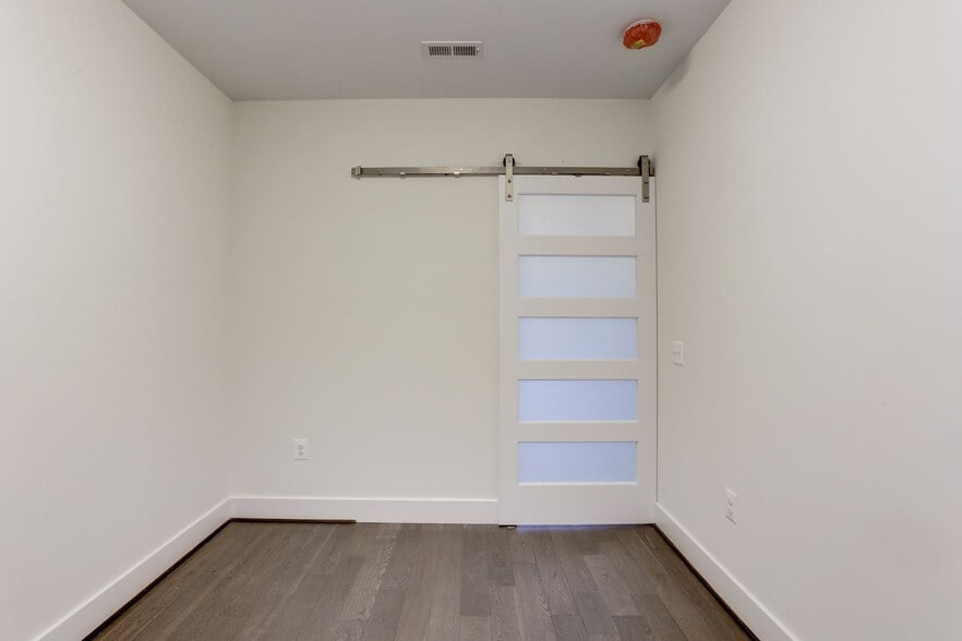 Building Photo - 1521 17th St NW