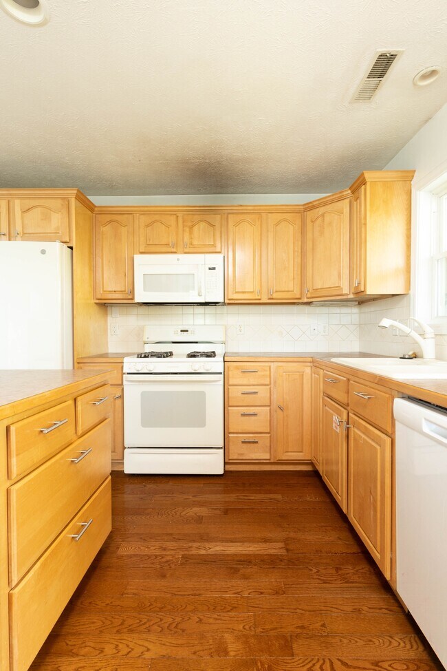 Building Photo - 2084 Allenridge Dr