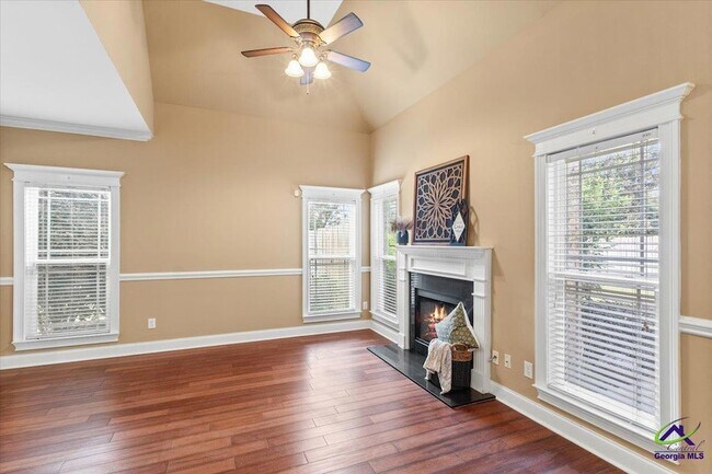 Building Photo - 300 Cheshire Dr