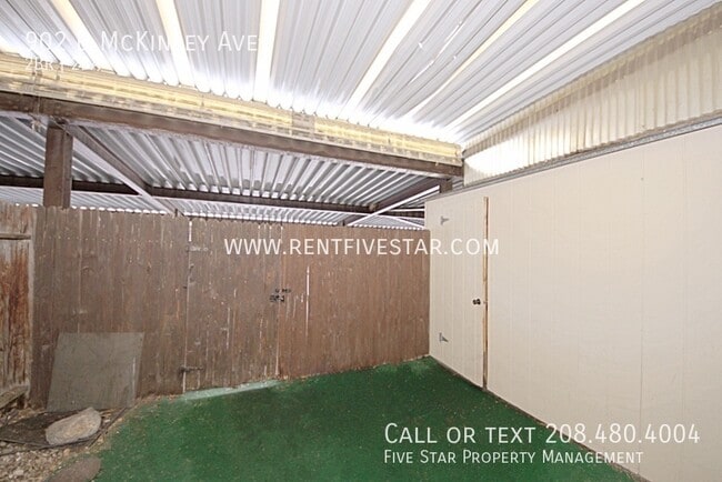 Building Photo - 902 McKinley Ave