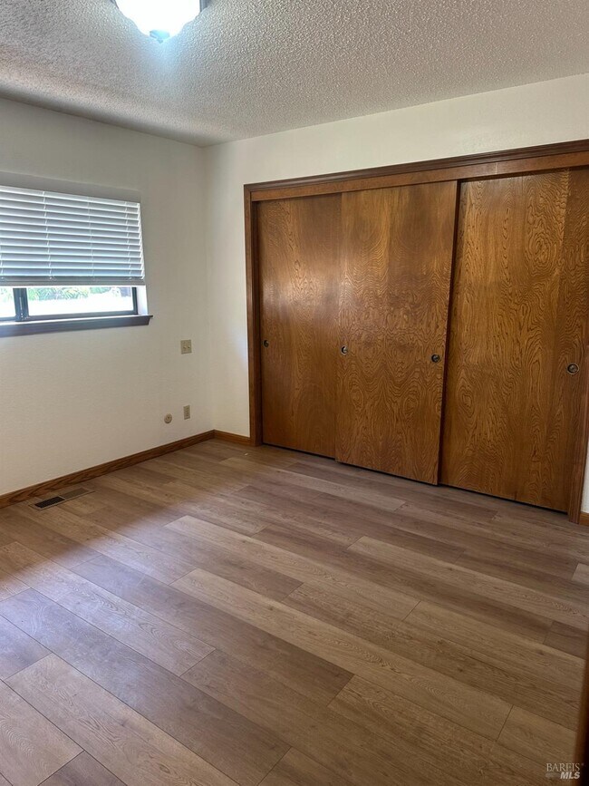 Building Photo - 372 Maple Ave