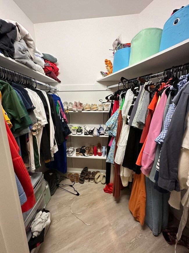 Building Photo - 4515 N Lake Dr