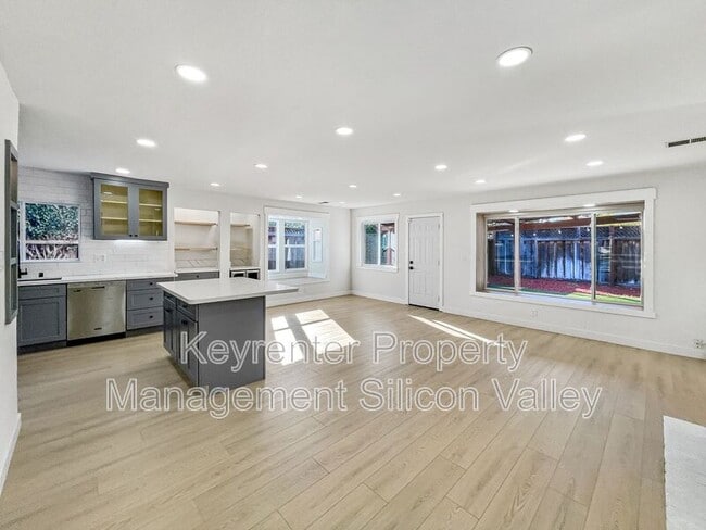 Building Photo - 803 Corlista Dr