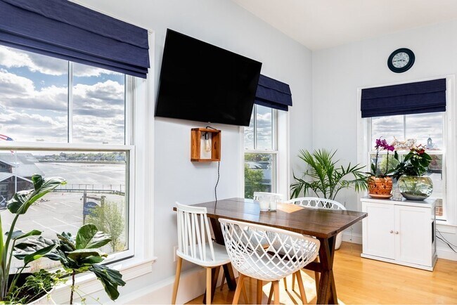 Building Photo - 168 Humphrey St