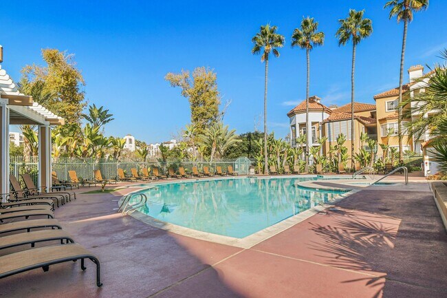 Building Photo - Remodeled River-View Corner Unit with Oversized Patio