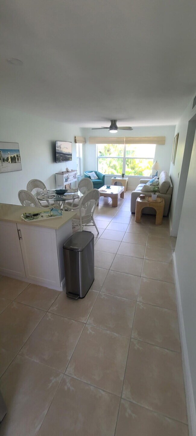 Building Photo - 605 Sombrero Beach Rd